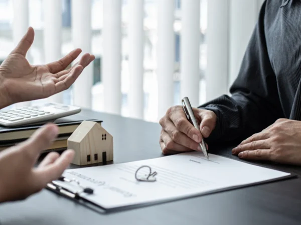 Hợp đồng mua bán nhà ở xã hội và những vấn đề cần kiểm tra trước khi ký