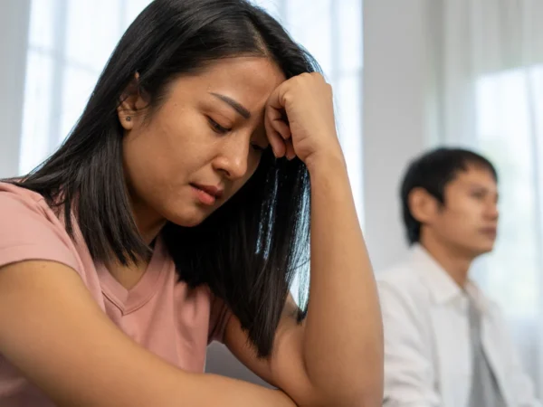 Nhờ bố mẹ đứng tên sổ đỏ khi đang có vợ có chồng và các rủi ro pháp lý